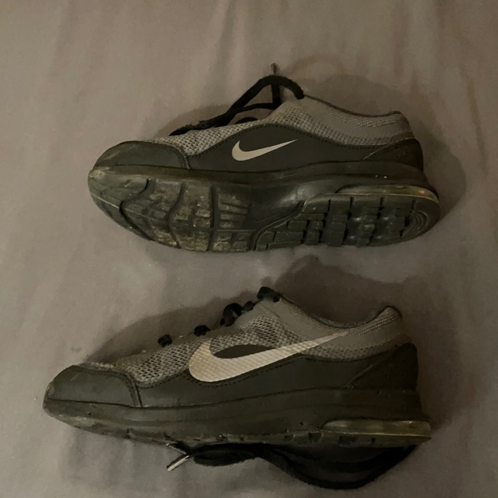 Boys Nike tennis shoes